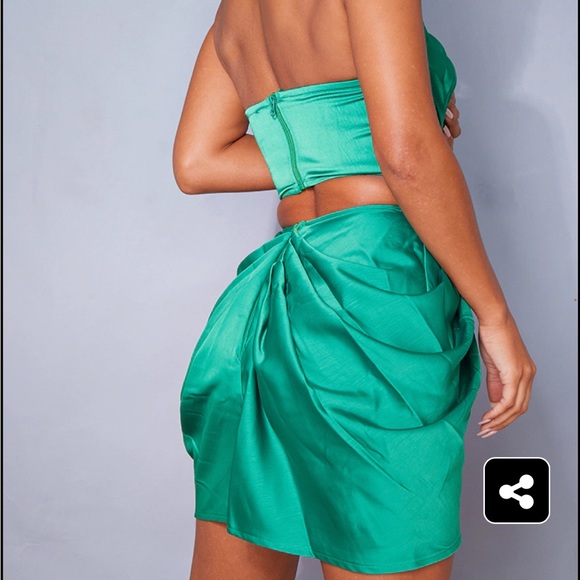 Satin corset and mini skirt - Picture 4 of 6